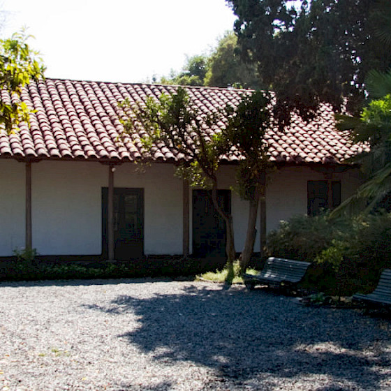 The campus is located in an old colonial house made of adobe and wood, which remains standing today.