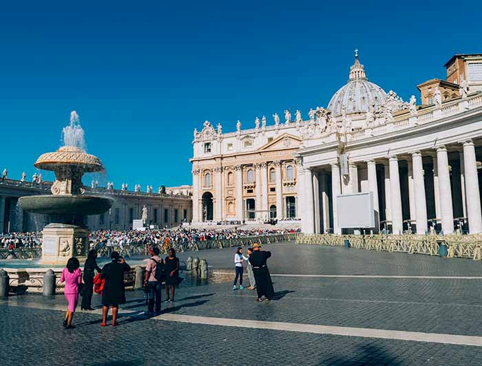 imagen correspondiente a la noticia: "Periodista que cubre el Vaticano realizará charla para quienes trabajan en la UC"