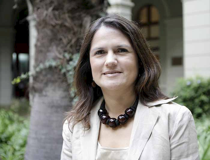 imagen correspondiente a la noticia: "Carmen Domínguez se convierte en la primera mujer en dirigir el Departamento de Derecho Privado UC"