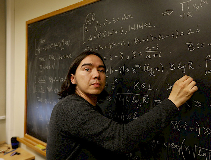 imagen correspondiente a la noticia: "Académico UC resolvió problema matemático que tiene casi un siglo de antigüedad"