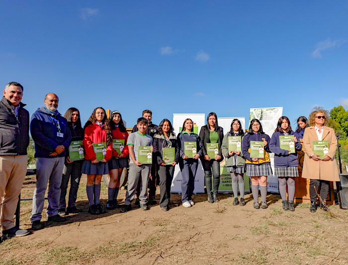 imagen correspondiente a la noticia: "Docentes de Agronomía y Sistemas Naturales UC inauguraron cuatro viveros en liceos de Ñuble"