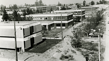 Imagen histórica del campus San Joaquín en los años 70. Fotografía archivo de Hans Muhr.