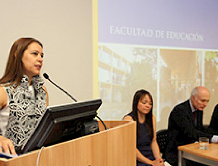 imagen correspondiente a la noticia: "Lorena Medina asume como decana de Educación"