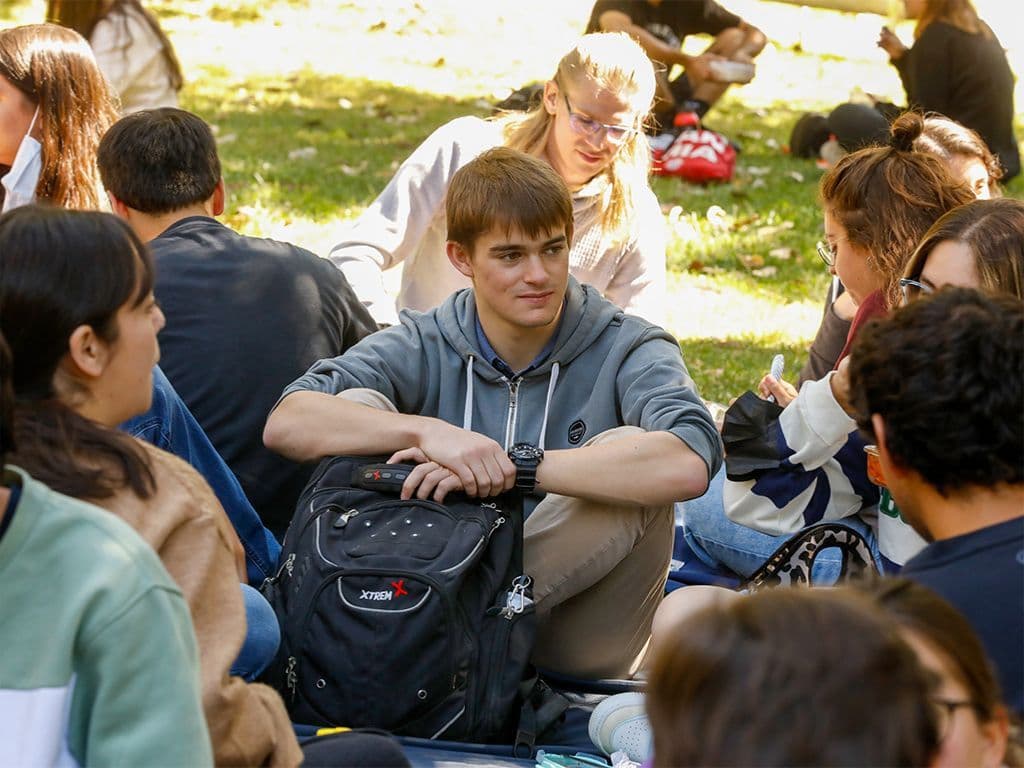 Estudiantes en el patio