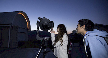 Los nuevos cursos de Formación General tendrán un enfoque interdisciplinario y metodologías activas orientadas al desarrollo de habilidades transversales como la resolución de problemas y el trabajo en equipo.