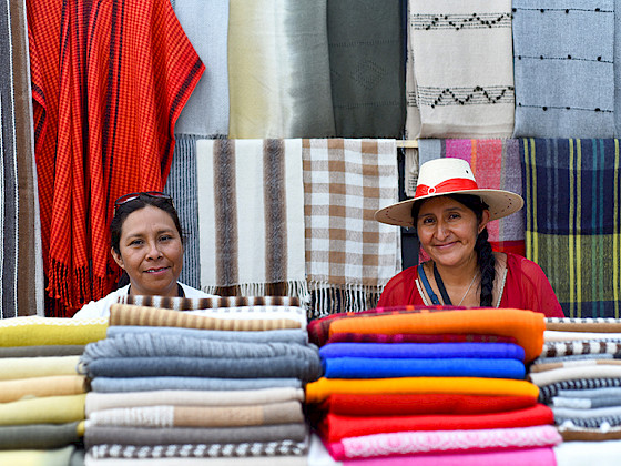 Artesanas participantes de la 46 Muestra de Artesanía UC