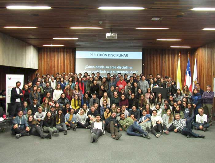 La foto muestra la actividad Café mundial del grupo del primer semestre de 2019