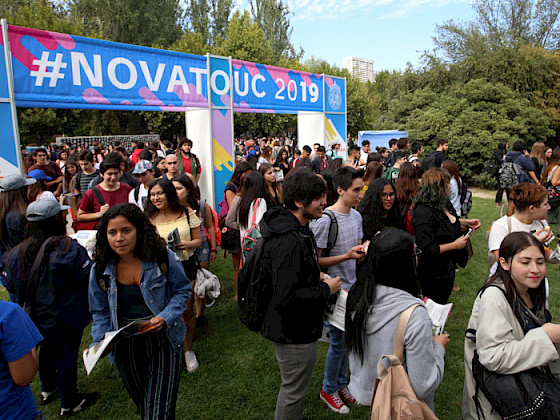 Estudiantes participan de la feria novata de marzo 2019