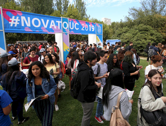Estudiantes participan de la feria novata de marzo 2019