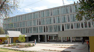 Imagen del edificio de la Facultad de Teología UC