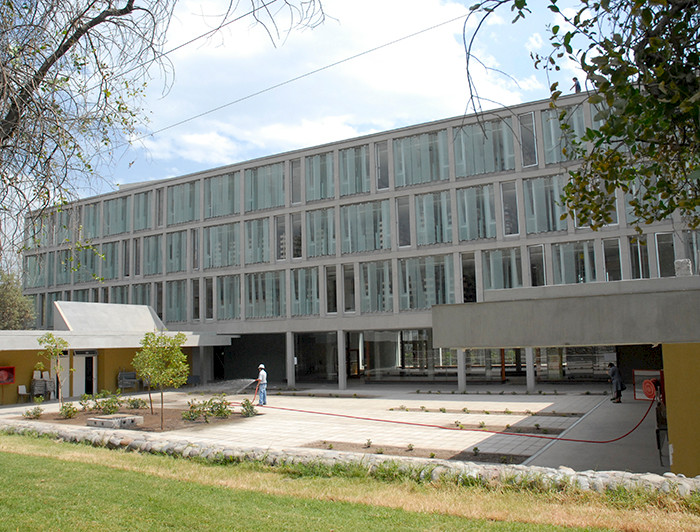 Imagen del edificio de la Facultad de Teología UC 