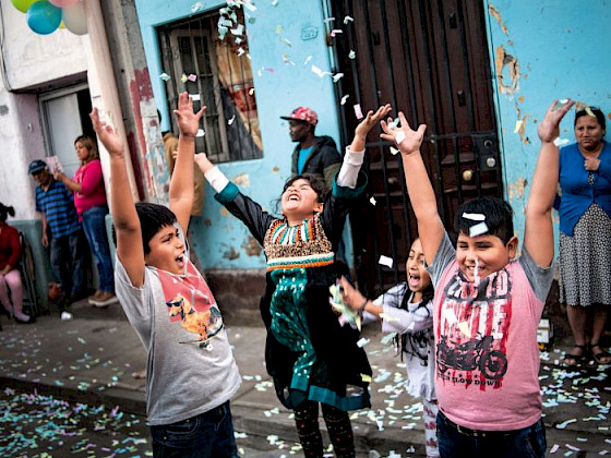 Niños jugando en la calle. Fotografía: Nicolás Valdebenito.