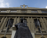 Frontis casa central