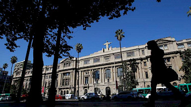 Imagen de actividad desarrollada en San Joaquín que reunió a la Comunidad UC en torno al debate de reformas sociales para Chile.