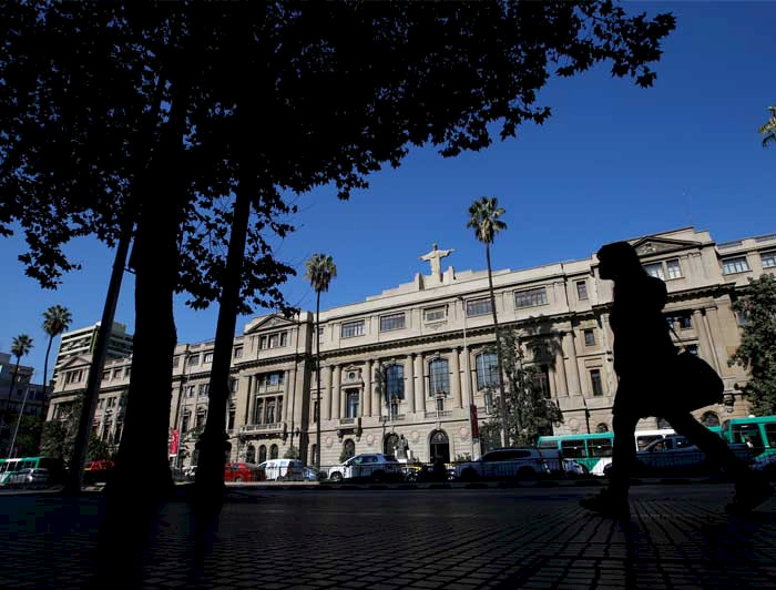 Imagen de actividad desarrollada en San Joaquín que reunió a la Comunidad UC en torno al debate de reformas sociales para Chile.