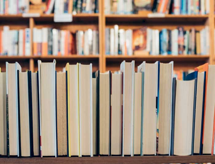 imagen correspondiente a la noticia: "¿Qué está leyendo la comunidad de la UC? Diez recomendados para el confinamiento"