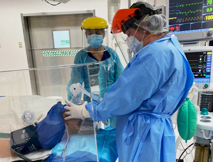 imagen correspondiente a la noticia: "Académicos y alumnos desarrollan app que permite conocer en línea la disponibilidad de camas o ventiladores para pacientes Covid-19"