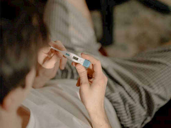 persona siendo atendida en centro médico