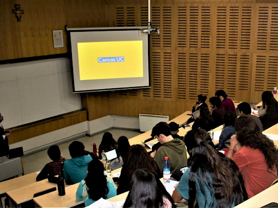 Estudiantes en sala de clases