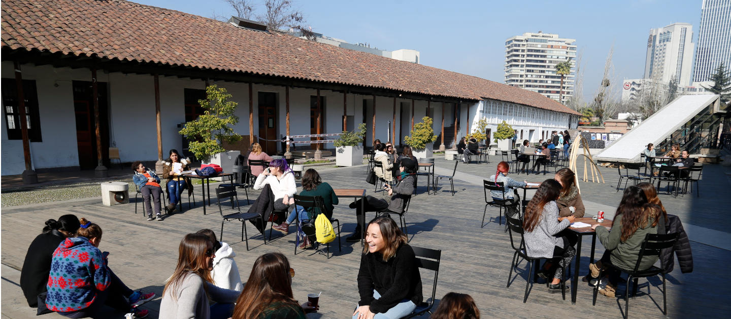 Vista del patio de la Facultad de Arquitectura.