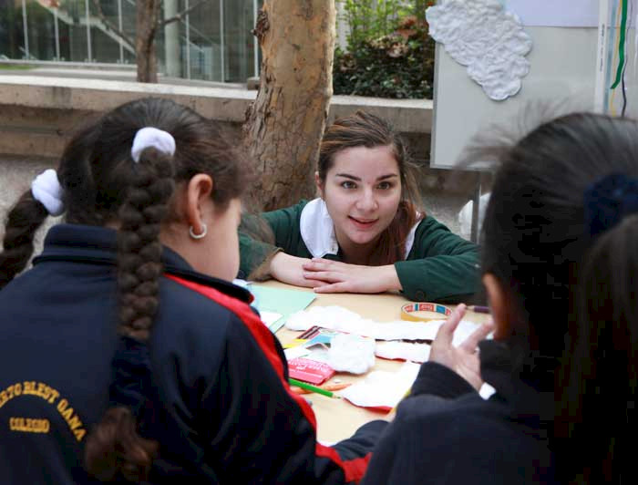 imagen correspondiente a la noticia: "Estudiantes de Pedagogía apoyan aprendizaje de 92 niños y niñas en jardín de Puente Alto"