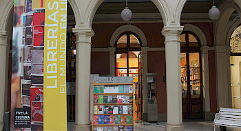 Frontis Librería UC del Centro de Extensión