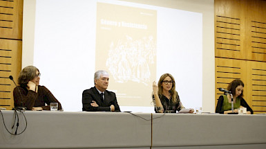 Mesa con los académicos participantes del seminario.