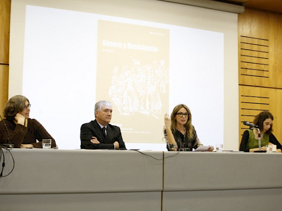 Mesa con los académicos participantes del seminario.