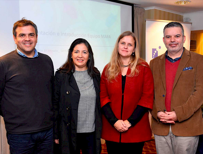 El profesor Alberto González; la directora del Departamento de Calidad Educativa de la Junji, Fabiola Mánquez; la profesora Patricia Manns, y Ernesto Treviño, director del Centre UC.