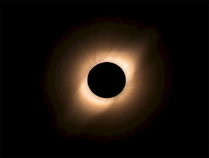 an eclipse of the sun is shown in this image