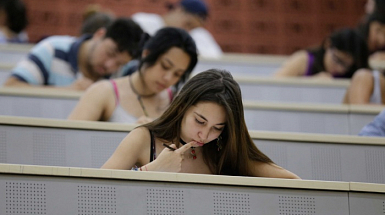 Estudiantes participantes del Entrenamiento Matemático Femenino de la Facultad de Matemáticas.