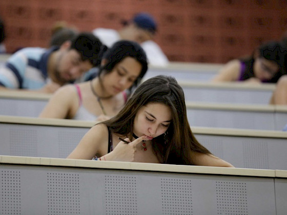 Estudiantes participantes del Entrenamiento Matemático Femenino de la Facultad de Matemáticas.