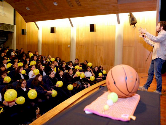 Niños asistentes a una de las actividades de Cientifica la UC.