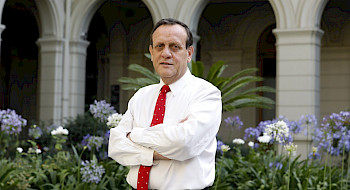 Rector Ignacio Sánchez. Foto Dirección de Comunicaciones