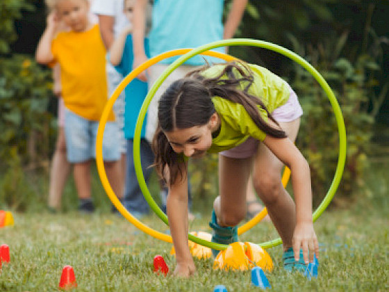 Niña haciendo deporte