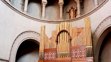 Imagen del órgano del templo mayor del campus Oriente.