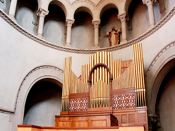 Imagen del órgano del templo mayor del campus Oriente.