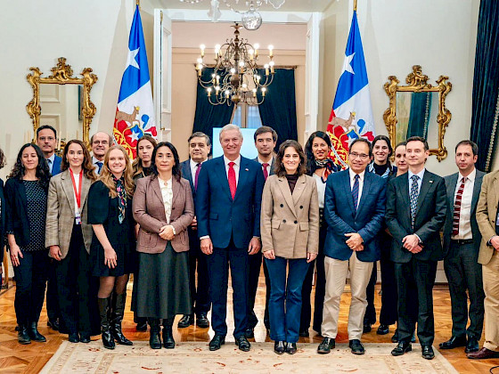 Martina Yopo junto al presidente Kast y otras autoridades