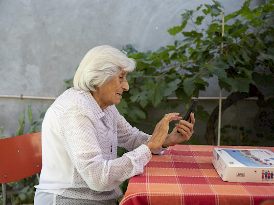 Entrega de dispositivos a trvés de Conecta Mayor.- Foto Karina Fuenzalida.