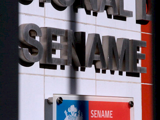 Fachada del Servicio Nacional de Menores en Santiago.