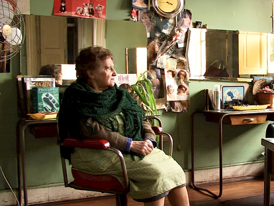 Imagen de un salón de belleza de un barrio popular sacado de la película "Las peluqueras".