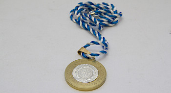 Medalla que reciben los profesores titulares