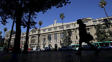 Frontis Casa Central. Foto César Cortés