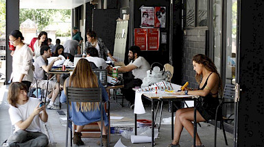 Estudiantes en el campus Lo Contador.