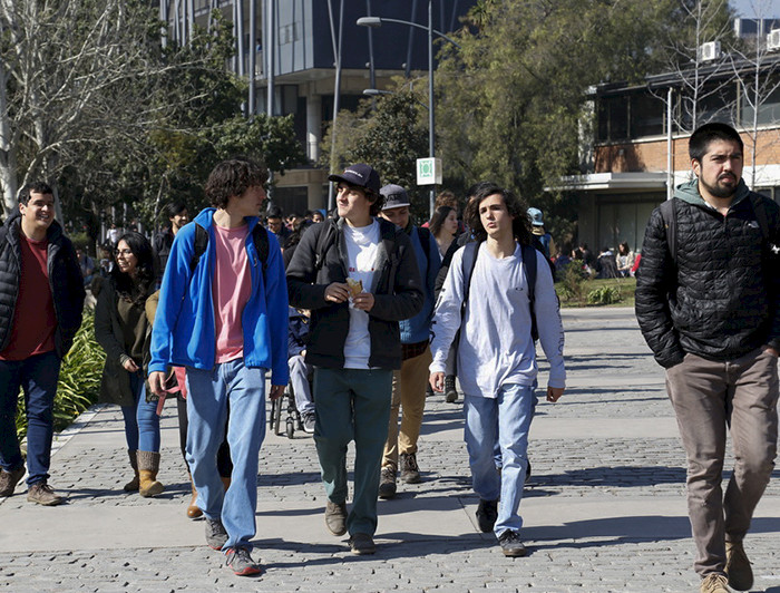 Alumnos saliendo del campus San Joaquín .- Foto Dirección de Comunicaciones 
