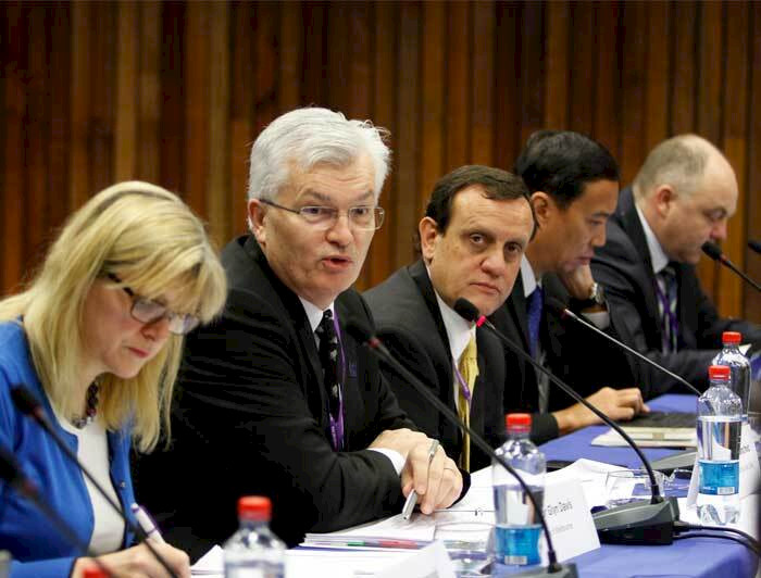 president Sánchez attending an international meeting