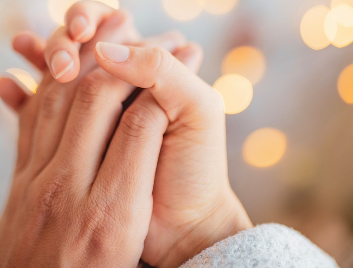 manos entrelazadas