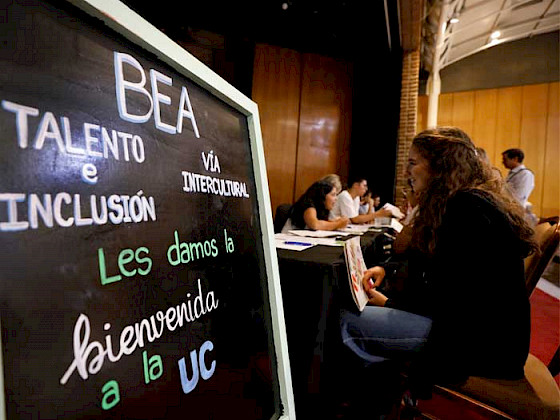 Secundaria postulando a admisión de inclusión de la UC, Casa Central, previo a la pandemia.