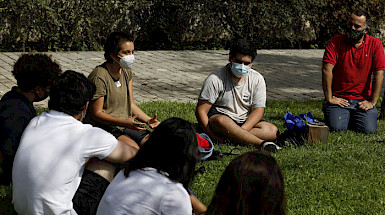 Alumnos conversando en San Joaquín.- Foto César Cortés