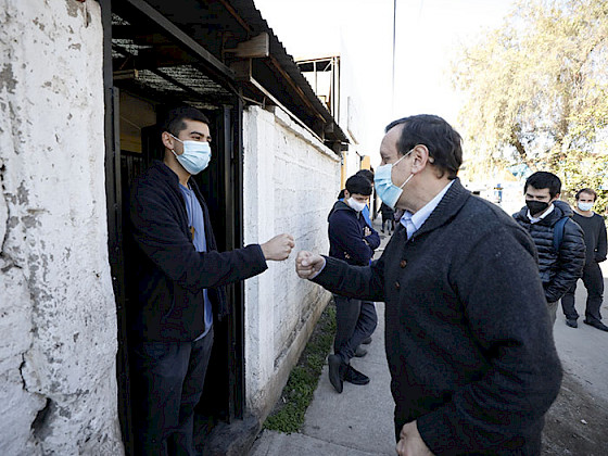 Rector visita misiones y trabajos de los estudiantes. Foto César Cortés